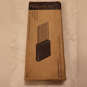 NEW! Pampered Chef Hold N' Slice